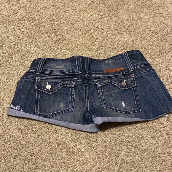 Almost Famous Jean shorts - Picture 4 of 4